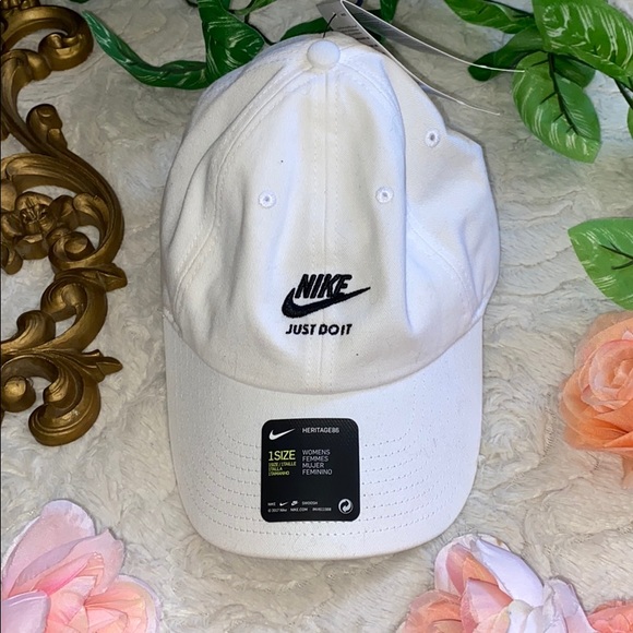 Nike Accessories - Nwt hat